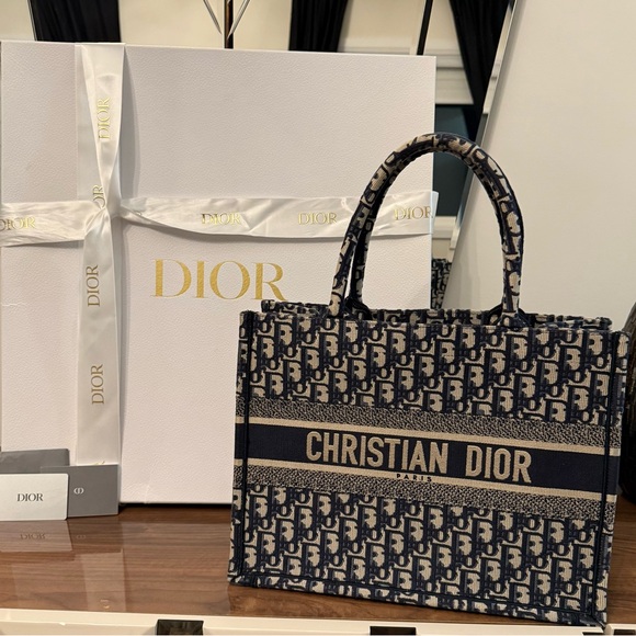 Dior Medium Book Tote - Picture 12 of 12